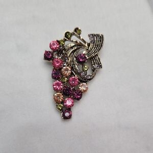 Vintage Style Pink Grapes Brooch Gold Tone Retro Style Pin Rhinestones Elegant